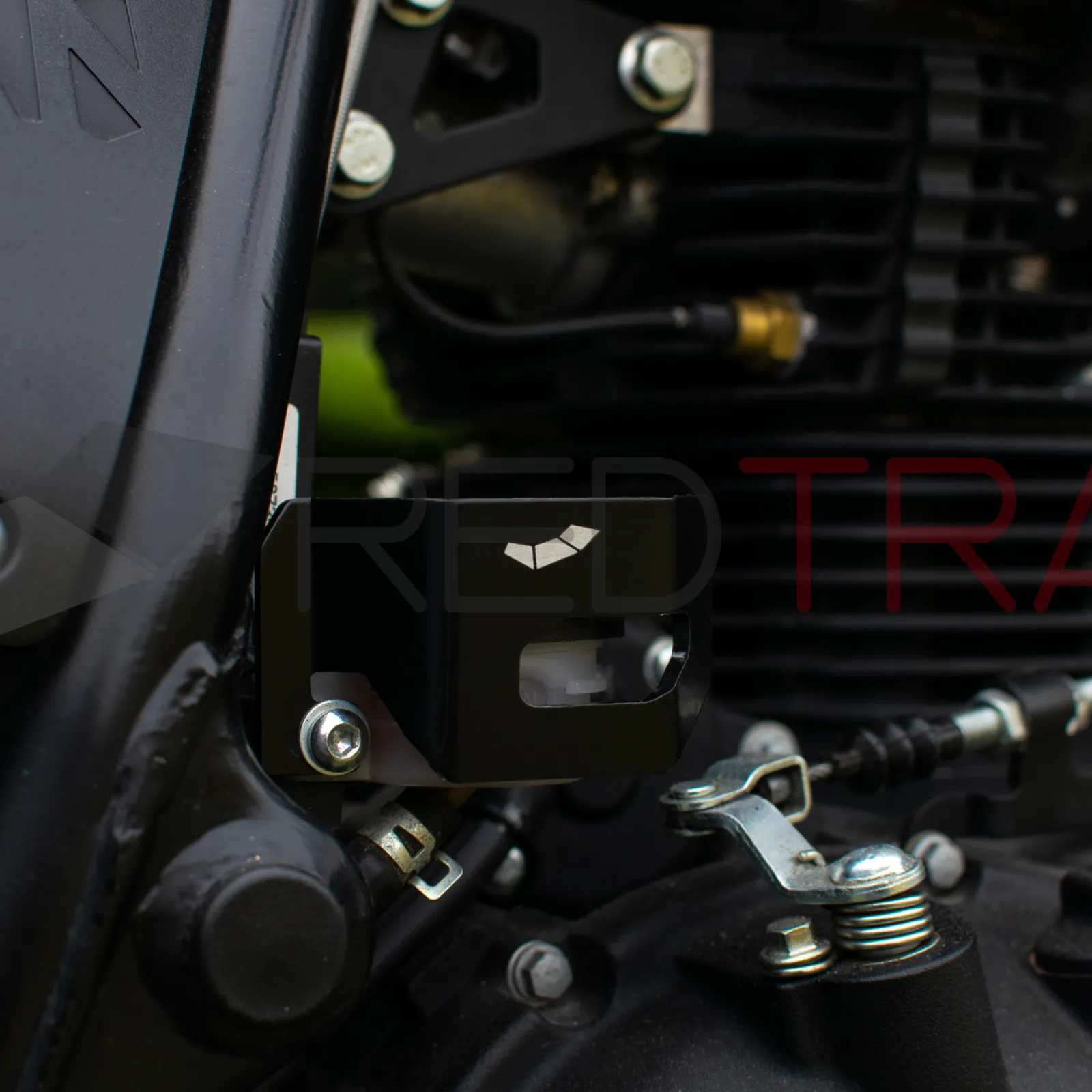 Protector de Reservorio de Freno Trasero